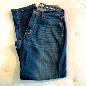 Levi jeans. Size 32x32. Barely worn. Athletic fit.